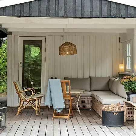 Semesterbostad Classic With Light, Calm And Nature Vejby