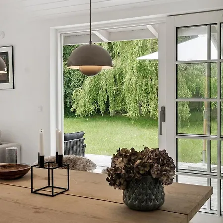 Classic With Light, Calm And Nature Semesterbostad *